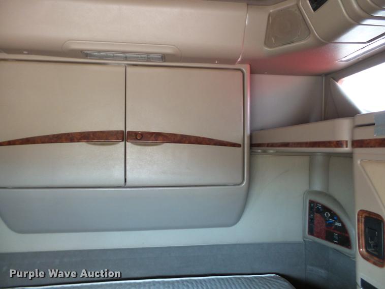 image for item BJ9791 2004 International 9400i semi truck