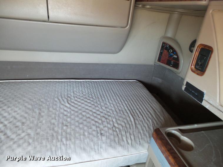 image for item BJ9791 2004 International 9400i semi truck