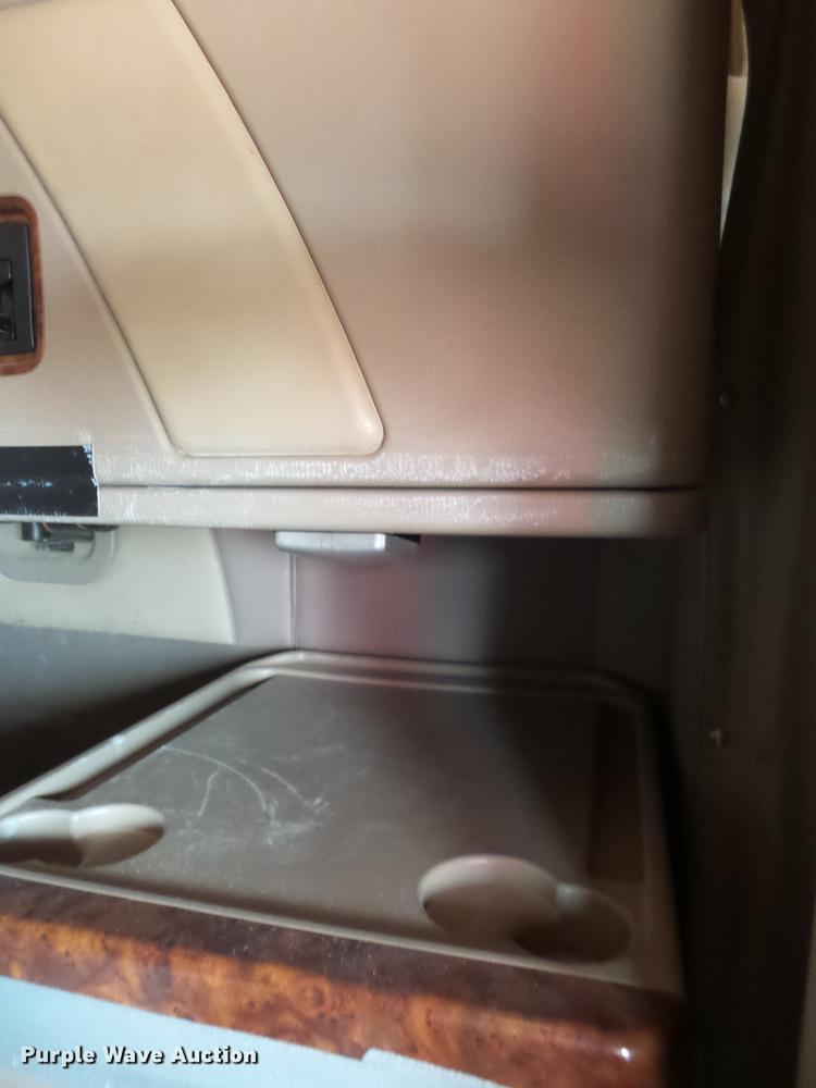 image for item BJ9791 2004 International 9400i semi truck