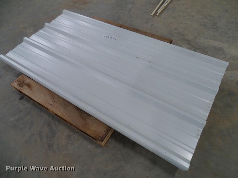 image for item BU9631 Approximately 32 sheets steel siding
