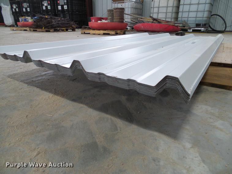 image for item BU9631 Approximately 32 sheets steel siding