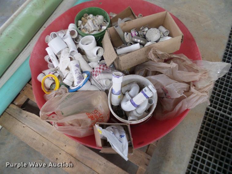 image for item BU9631 Approximately 32 sheets steel siding