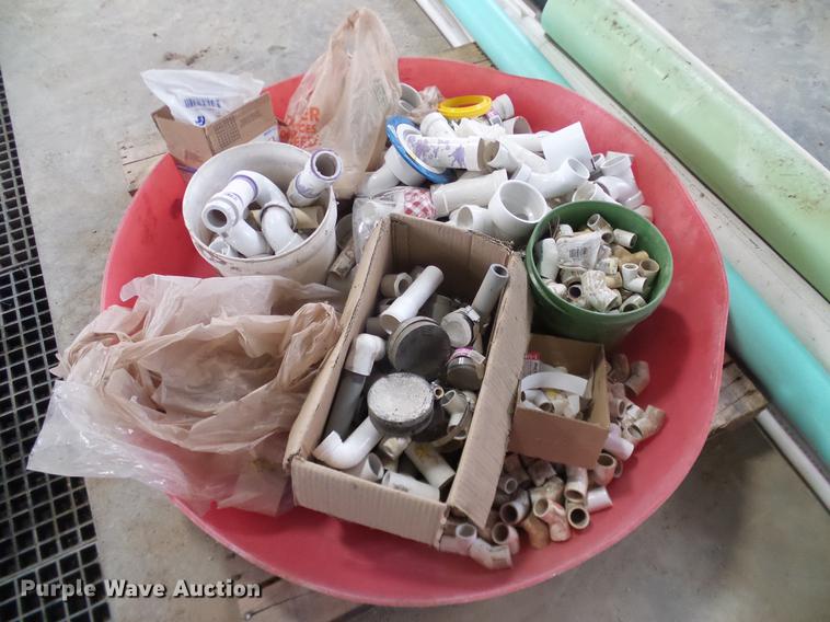 image for item BU9631 Approximately 32 sheets steel siding