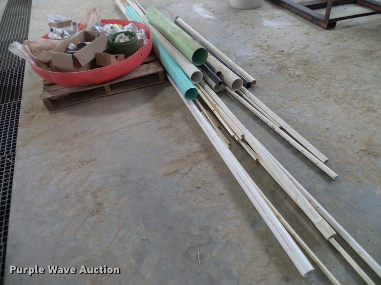 image for item BU9631 Approximately 32 sheets steel siding