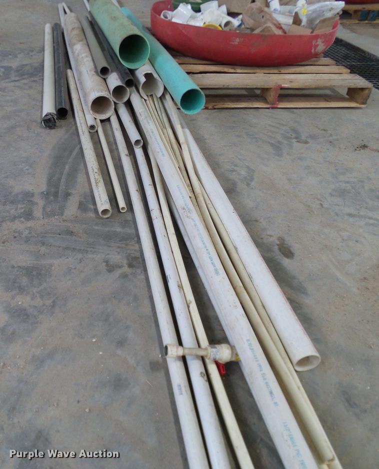 image for item BU9631 Approximately 32 sheets steel siding