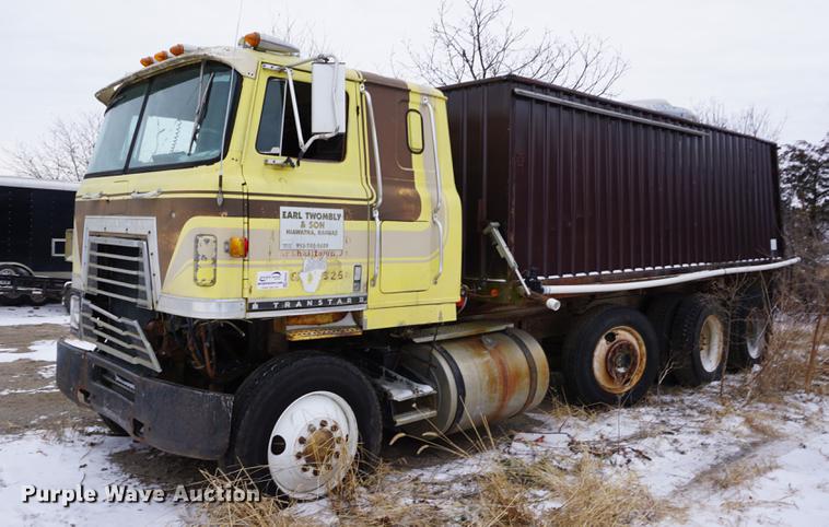 image for item DB0382 1978 International Transtar II grain truck