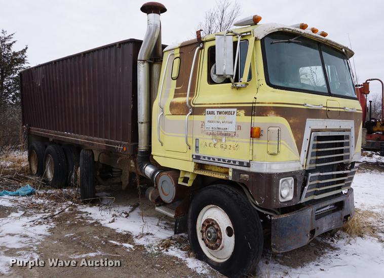 image for item DB0382 1978 International Transtar II grain truck