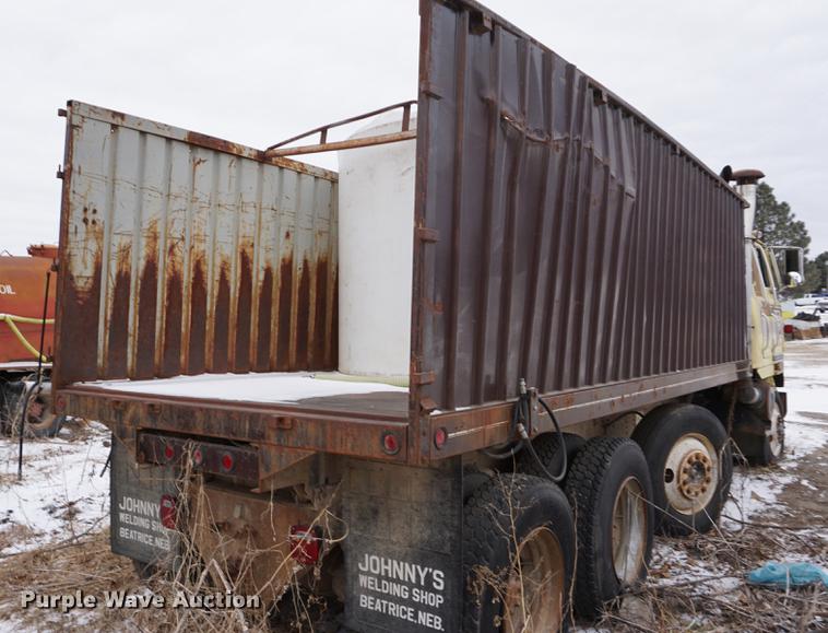 image for item DB0382 1978 International Transtar II grain truck