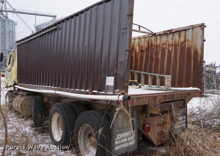 image for item DB0382 1978 International Transtar II grain truck