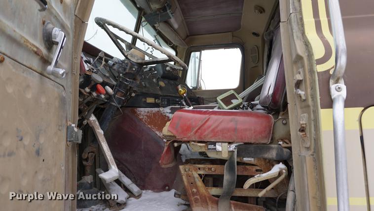 image for item DB0382 1978 International Transtar II grain truck