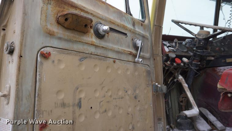 image for item DB0382 1978 International Transtar II grain truck