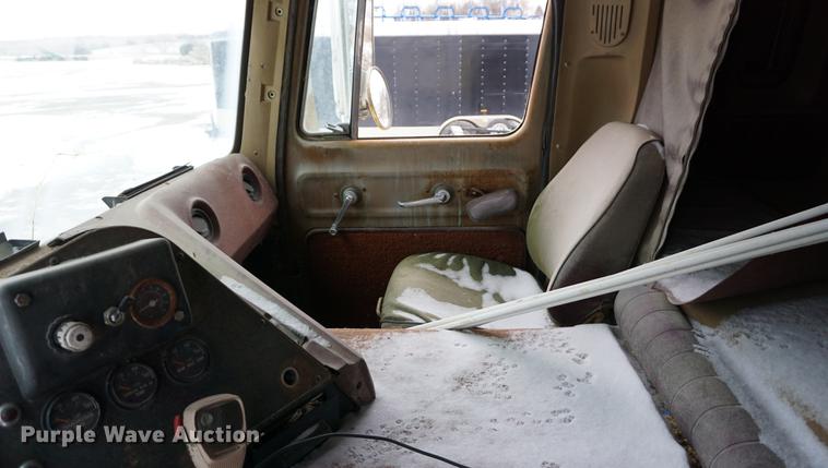 image for item DB0382 1978 International Transtar II grain truck