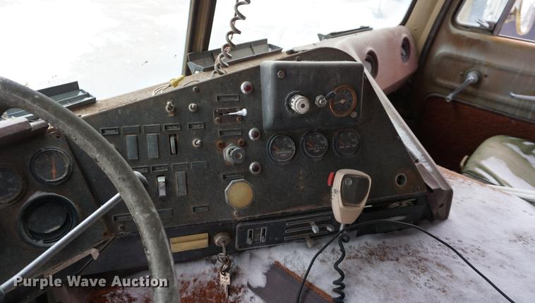 image for item DB0382 1978 International Transtar II grain truck