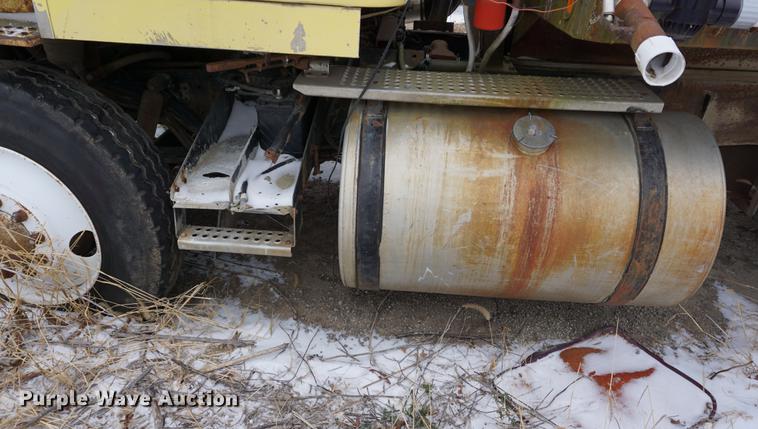 image for item DB0382 1978 International Transtar II grain truck