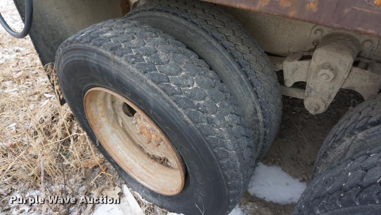 image for item DB0382 1978 International Transtar II grain truck