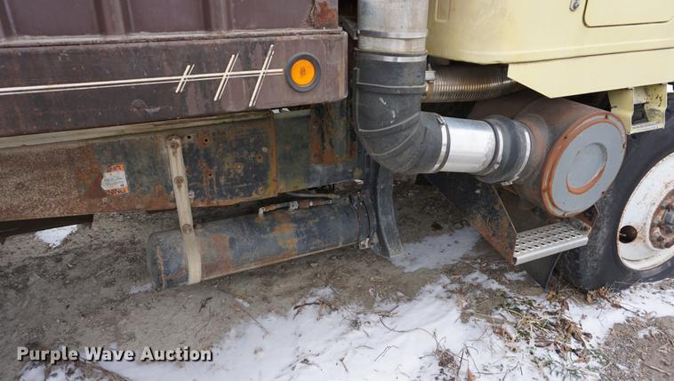 image for item DB0382 1978 International Transtar II grain truck