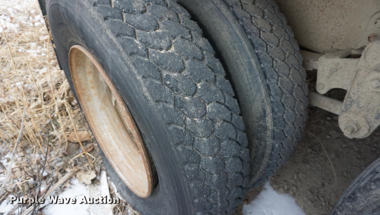 image for item DB0382 1978 International Transtar II grain truck