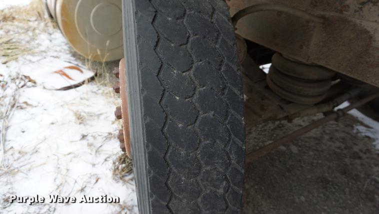 image for item DB0382 1978 International Transtar II grain truck