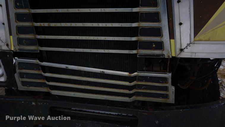 image for item DB0382 1978 International Transtar II grain truck