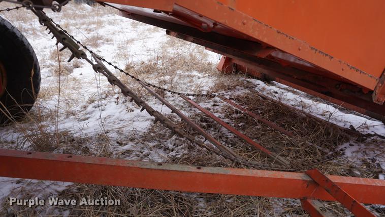 image for item DB0386 Allis Chalmers round baler