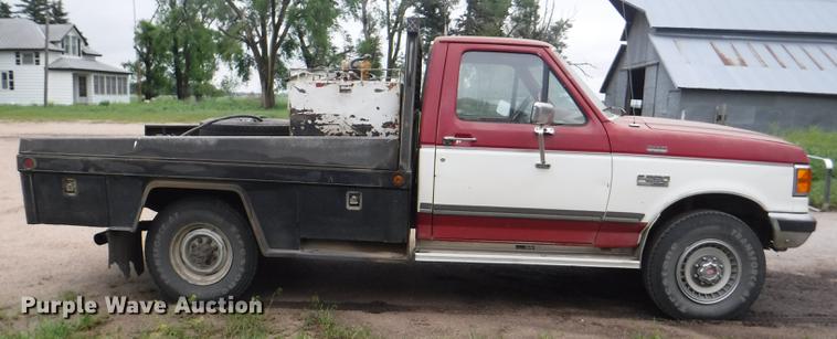 image for item DB3941 1989 Ford F250 XLT Lariat flatbed pickup truck