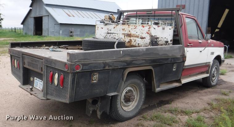 image for item DB3941 1989 Ford F250 XLT Lariat flatbed pickup truck