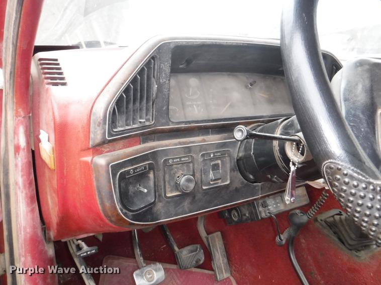 image for item DB3941 1989 Ford F250 XLT Lariat flatbed pickup truck