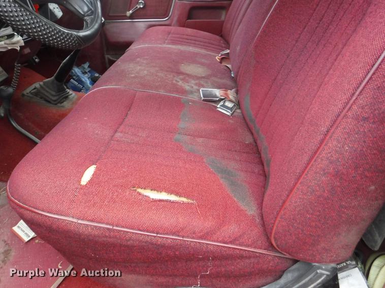 image for item DB3941 1989 Ford F250 XLT Lariat flatbed pickup truck