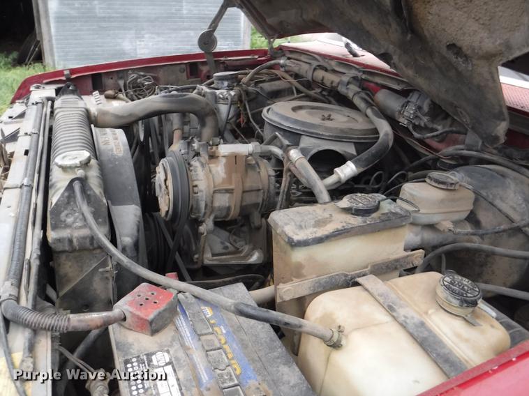 image for item DB3941 1989 Ford F250 XLT Lariat flatbed pickup truck