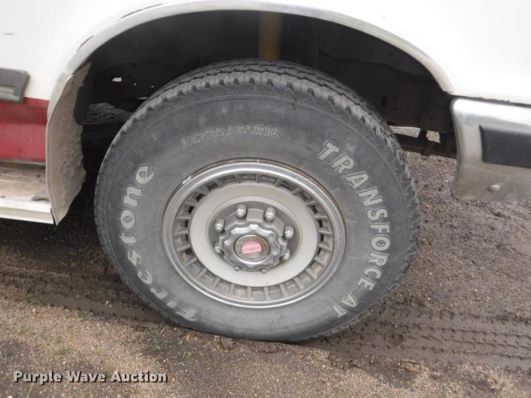 image for item DB3941 1989 Ford F250 XLT Lariat flatbed pickup truck