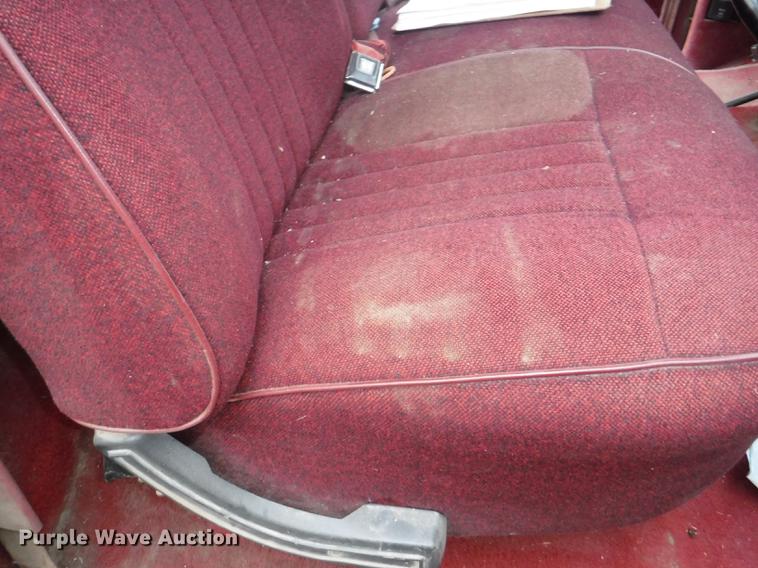 image for item DB3941 1989 Ford F250 XLT Lariat flatbed pickup truck