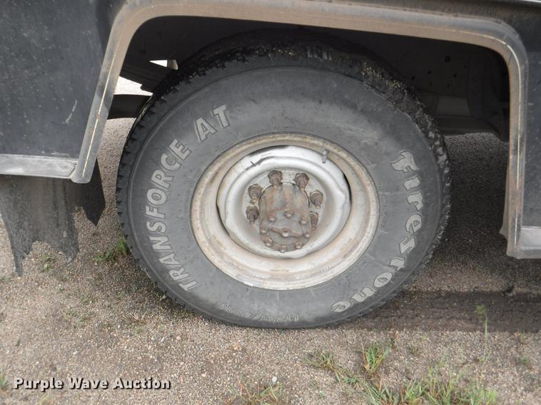 image for item DB3941 1989 Ford F250 XLT Lariat flatbed pickup truck