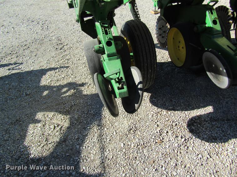 image for item DB9762 John Deere 7200 planter