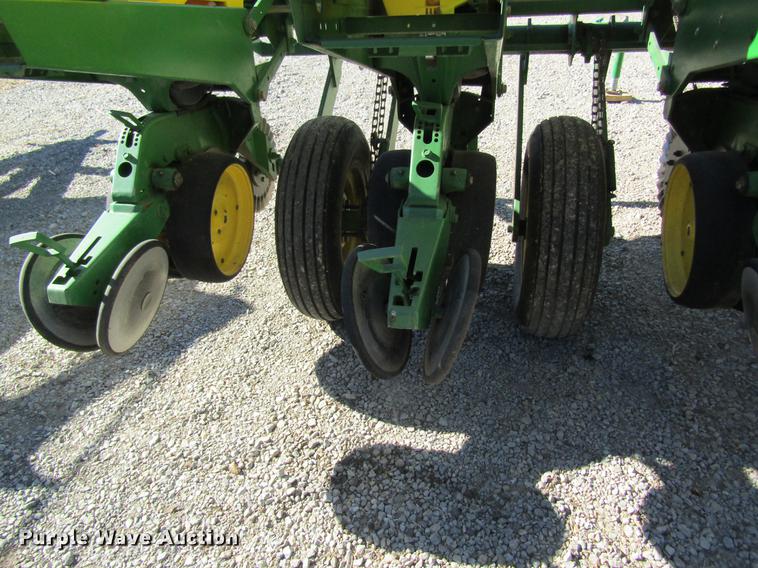 image for item DB9762 John Deere 7200 planter