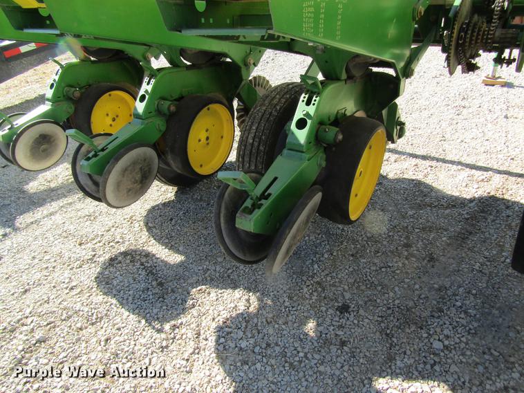 image for item DB9762 John Deere 7200 planter