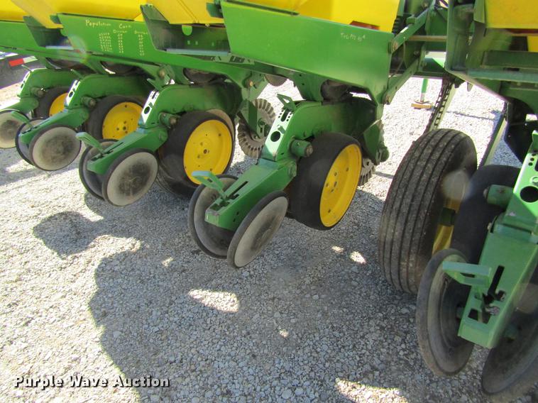 image for item DB9762 John Deere 7200 planter