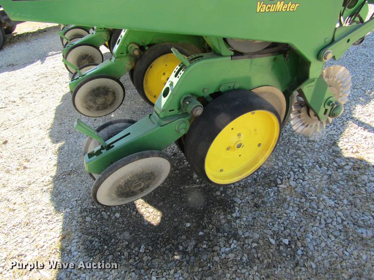 image for item DB9762 John Deere 7200 planter