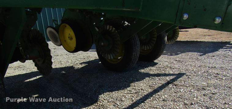 image for item DB9762 John Deere 7200 planter
