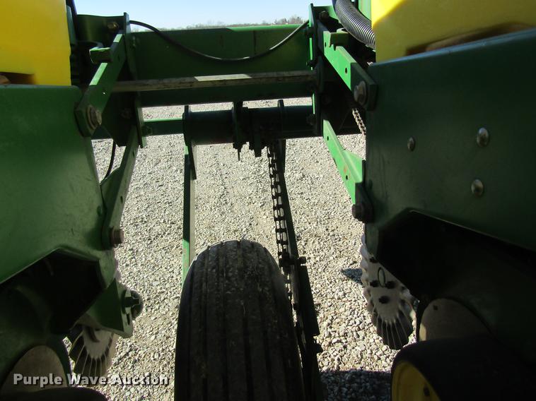 image for item DB9762 John Deere 7200 planter
