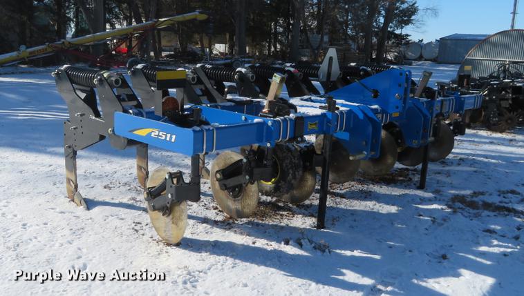 image for item DC0855 2016 Landoll 2511 in-line ripper