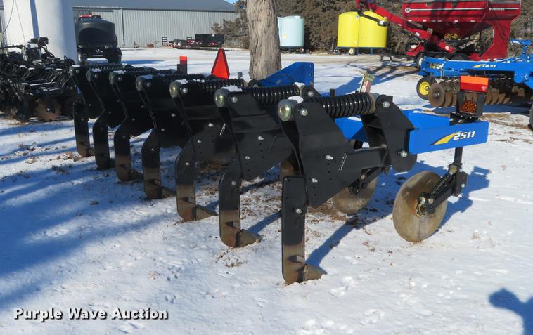 image for item DC0855 2016 Landoll 2511 in-line ripper