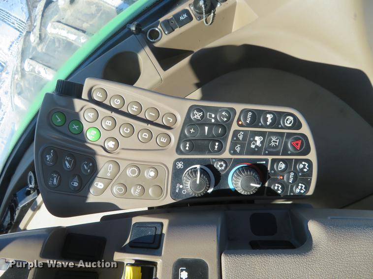 image for item DC0859 2011 John Deere 8285R MFWD tractor