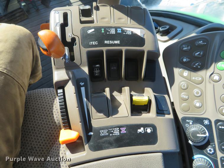 image for item DC0859 2011 John Deere 8285R MFWD tractor