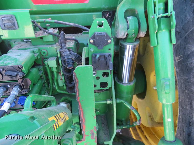 image for item DC0859 2011 John Deere 8285R MFWD tractor