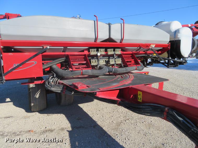 image for item DC0860 2012 Case IH 1240 Early Riser 16/31 split row planter