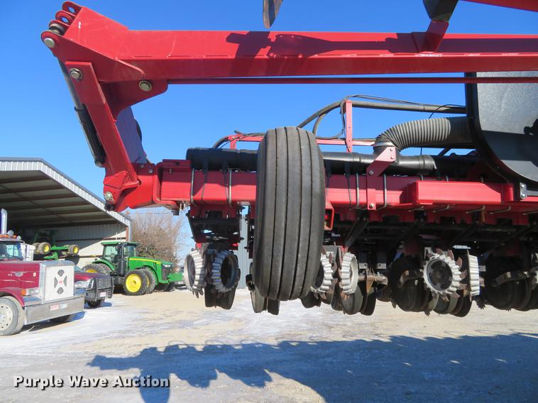 image for item DC0860 2012 Case IH 1240 Early Riser 16/31 split row planter