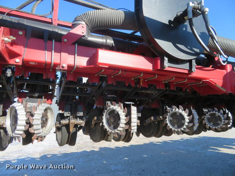 image for item DC0860 2012 Case IH 1240 Early Riser 16/31 split row planter