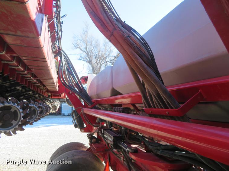 image for item DC0860 2012 Case IH 1240 Early Riser 16/31 split row planter