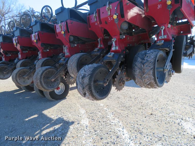 image for item DC0860 2012 Case IH 1240 Early Riser 16/31 split row planter