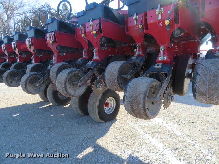 image for item DC0860 2012 Case IH 1240 Early Riser 16/31 split row planter